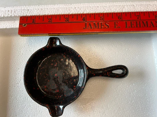 Vintage Wagner Ware 1050 Cast Iron Ashtray Black Porcelain Red Speckles USA L4
