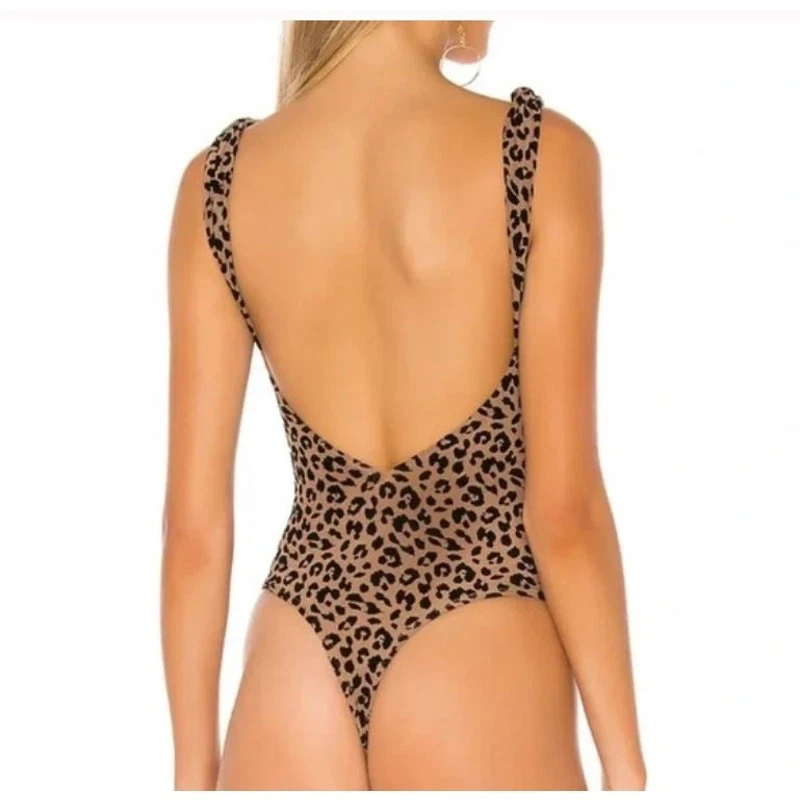 Body Majorelle X Revolve Kiana en Tostado Negro Leopardo Estampado Animal Talla L Foto 3 de 4