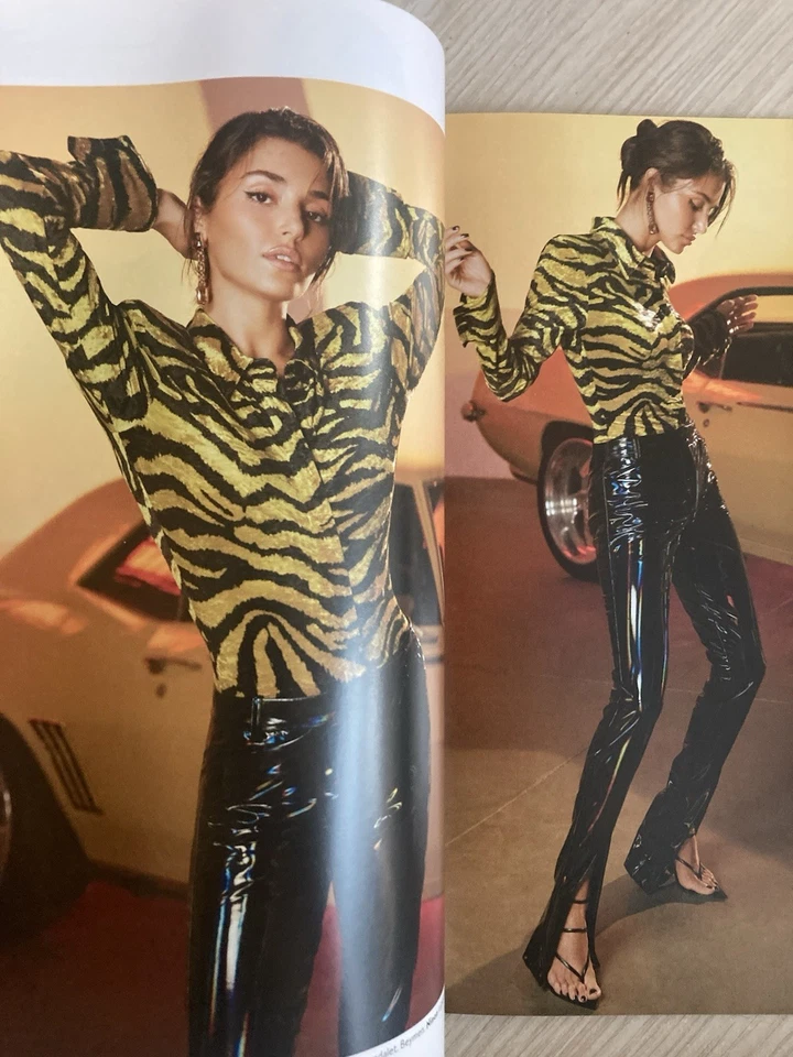 inStyle Turkey November 2021 Hande Erçel - Deniz Işın - Image 3 of 4