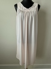 SHADOWLINE Soft Pink Nightgown Embroidered Lace Trim Pleated Women's M NWOT