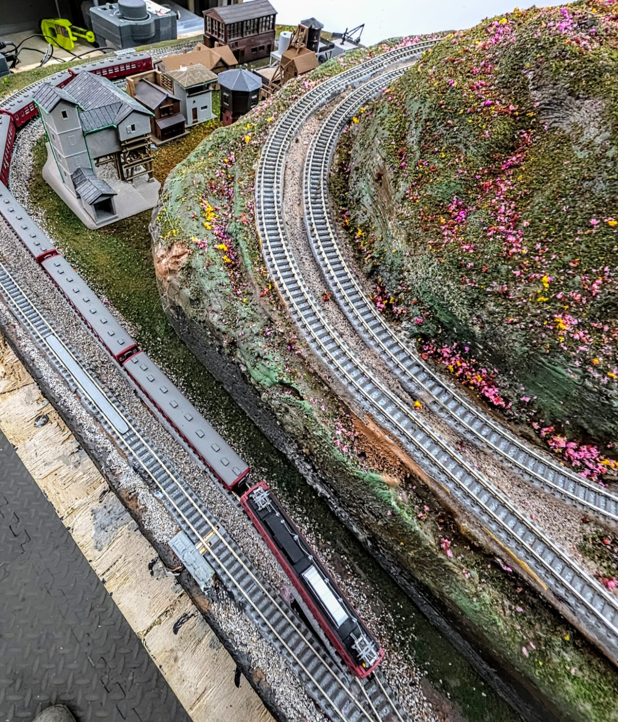 Z Scale Train Layout: Single Track Oval (48