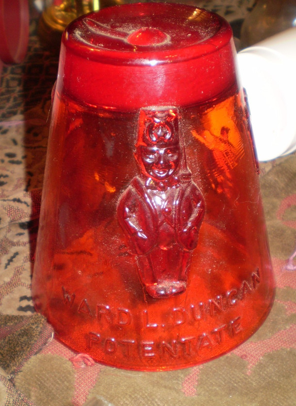 Red glass Shrine hat Ward L Duncan potentate 1982   5 inch