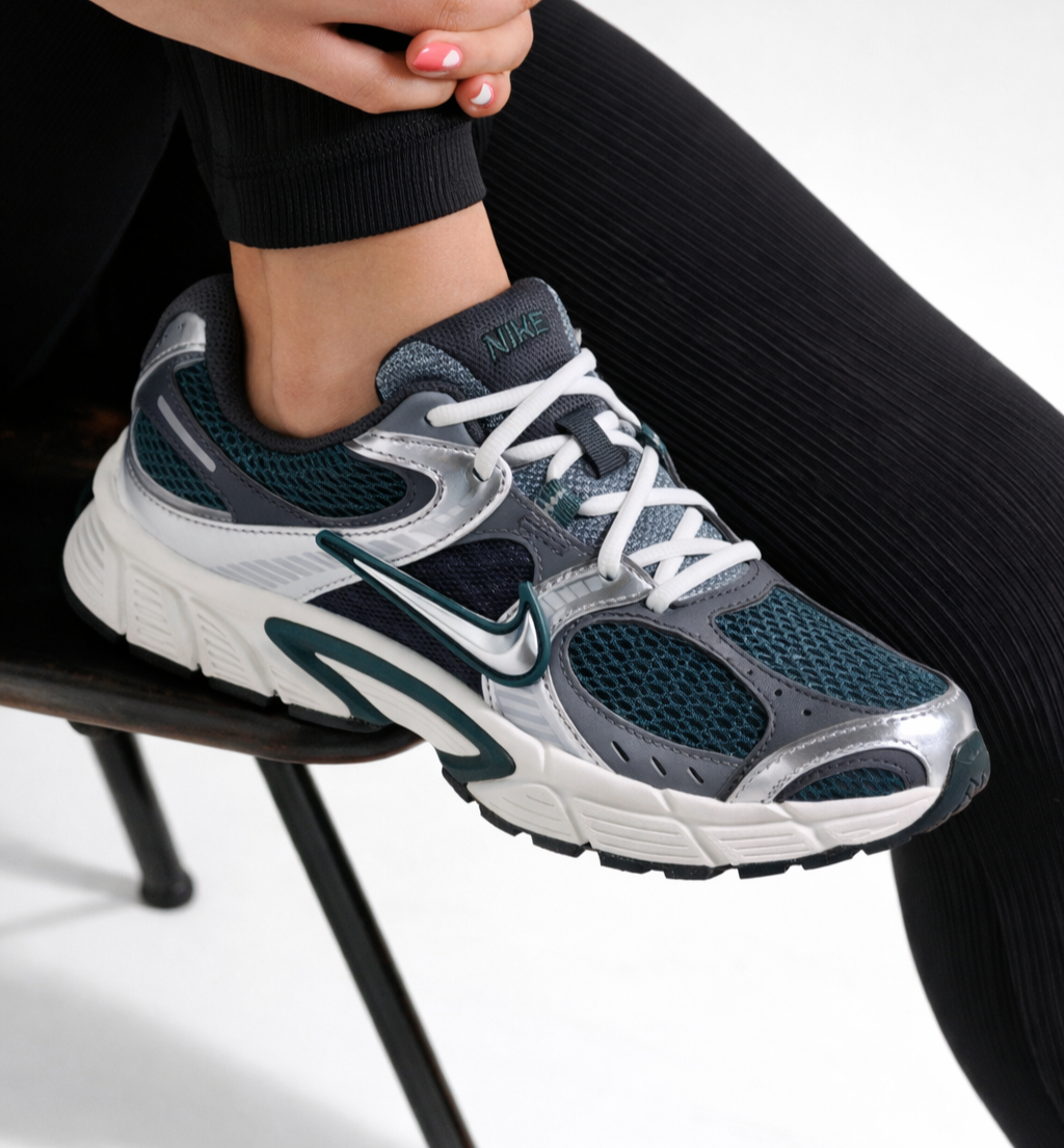 Nike V5 RNR Seaweed Metallic Silver HQ7901-300 Women's Size New