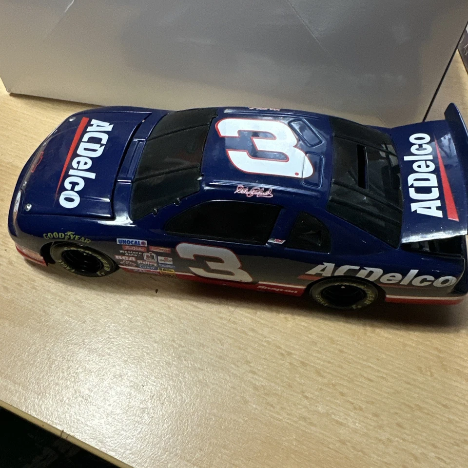 Dale Earnhardt 1997 Suzuka Circuit ACDelco Car 1:24 Scale - Image 4 of 4