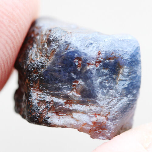Saphir bleu royal rare de Madagascar 8.5 Crt 13x9x5 mm en forme de