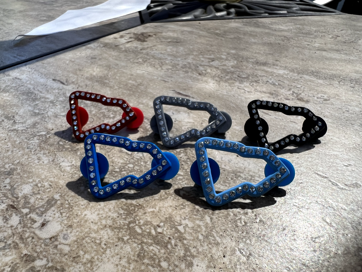 NEW ERA × 411 Premium Pin badge × 2 非売品 New Era Premium Pin badge 2個セット - メルカリ