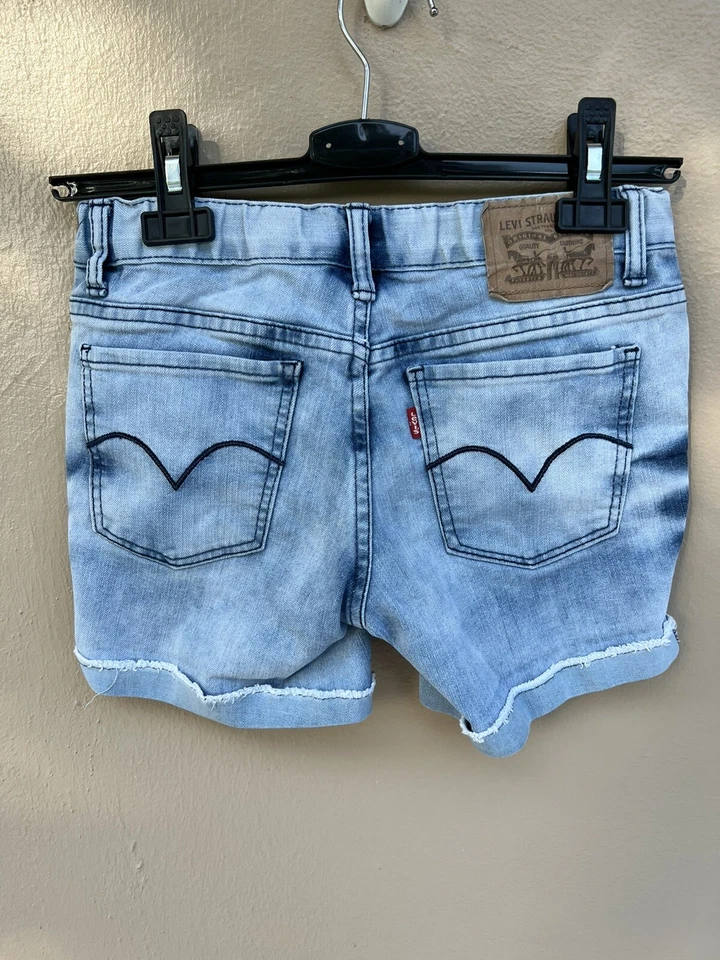 Shorts jeans feminino Levi's Boyfriend tamanho 12 cintura ajustável regular aba vermelha  - Imagem 2 de 4