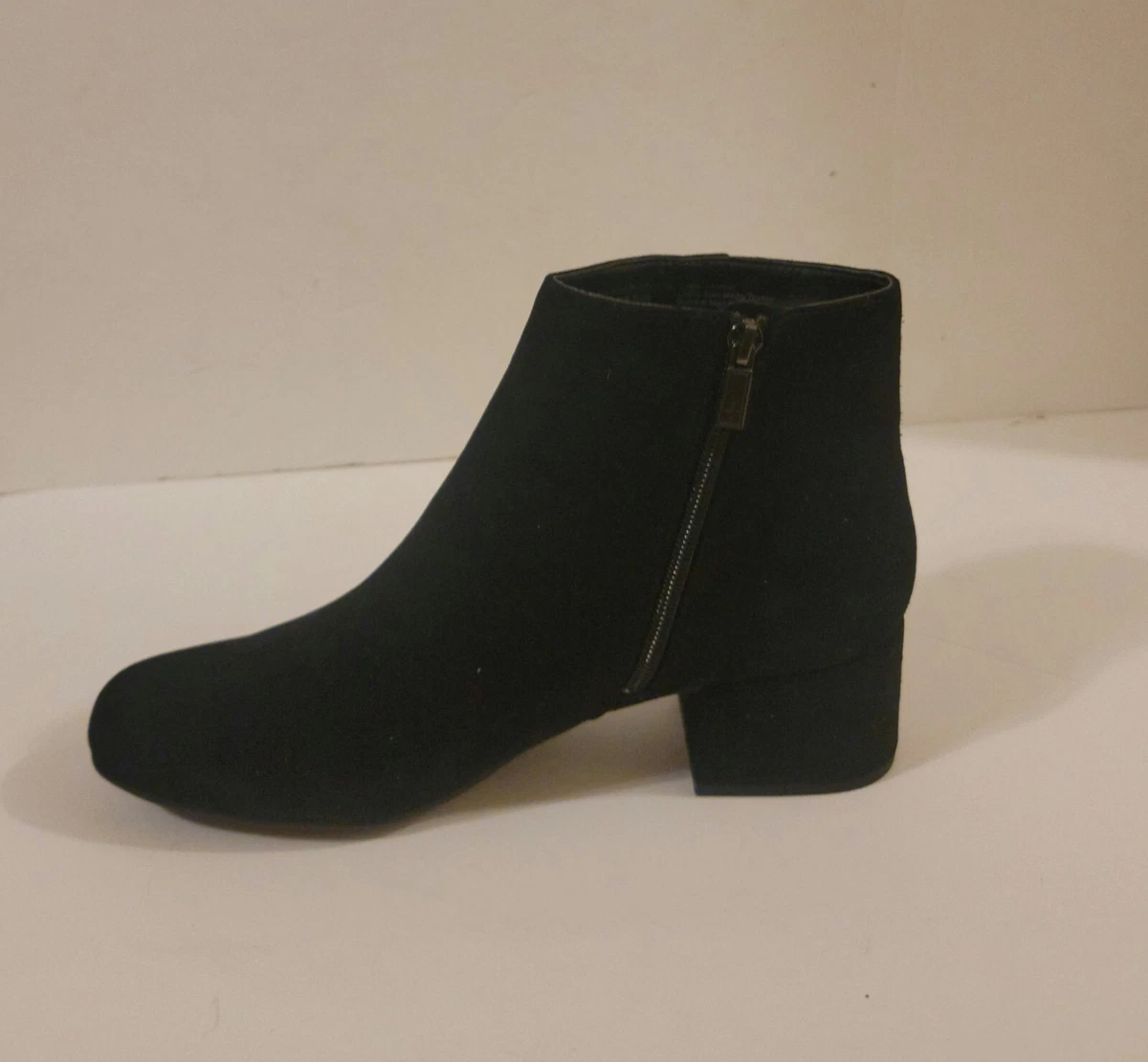 Kenneth Cole Women s Rylan Suede Ankle Bootie Black Sz 11