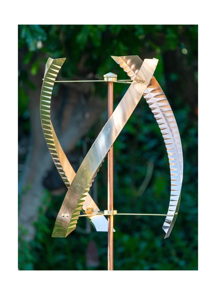 Escultura de viento Stanwood: triple hilandero de cobre cinético unido de pie Foto 2 de 4