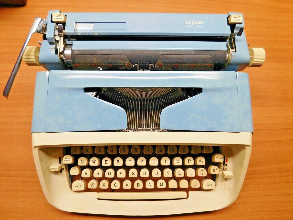 VINTAGE ~ 1960's Blue Royal Safari Manual Portable Typewriter W