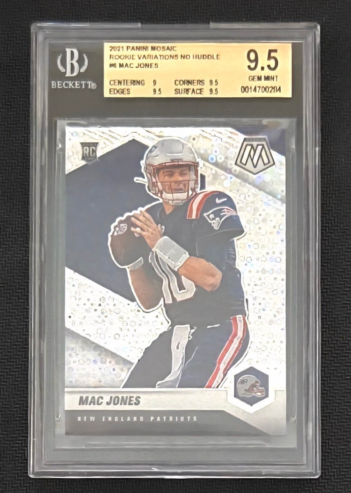 2021 Panini Mosaic - Rookie VARIATIONS NO HUDDLE Mac Jones PATRIOTS BGS 9.5