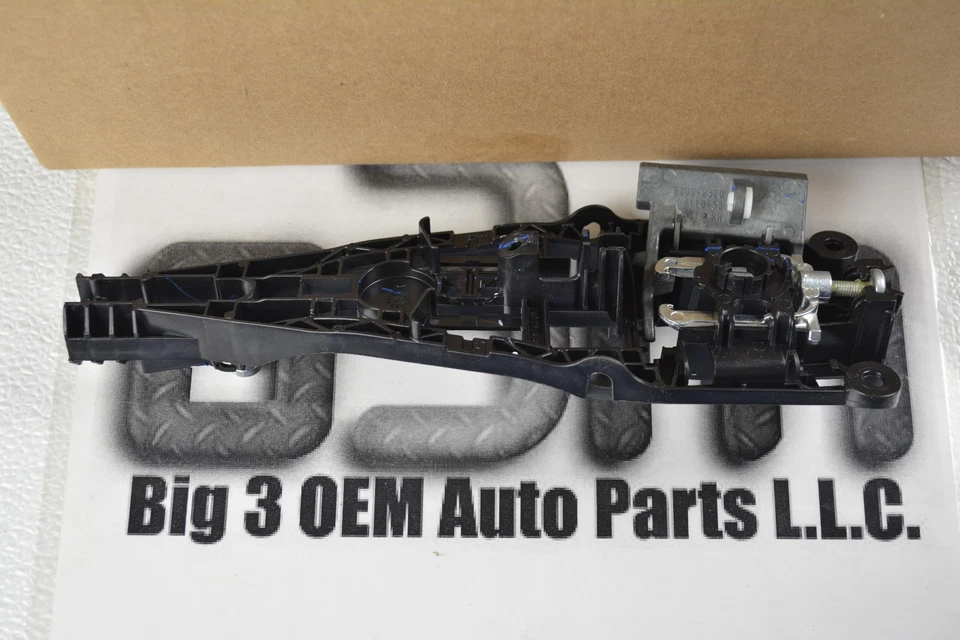 Soporte de manija de puerta delantera lateral derecha Chevrolet Malibu Cruze Volt Buick Regal nuevo OE Foto 2 de 4