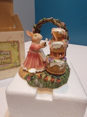 Dakin Holly Pond Hill Rabbit Figurine Susan Wheeler ''Happy Birthday''  No. 1617