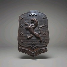 Panneau Ancien écu héraldique sculpté en bois représentant des armoiries Royales