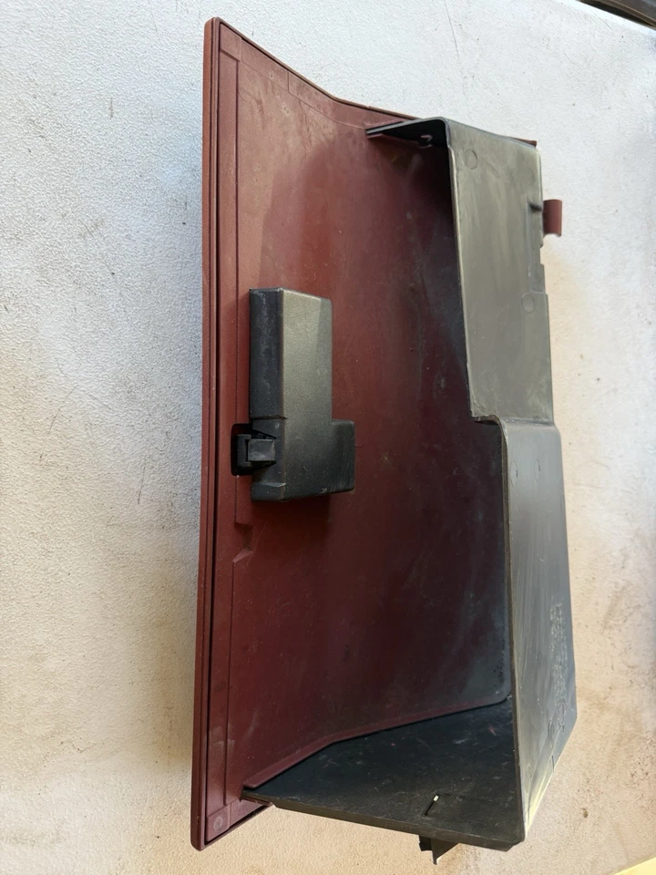 Conjunto de guantera roja Ford F150 F-150 Bronco 1987-1991 con llave Foto 3 de 3