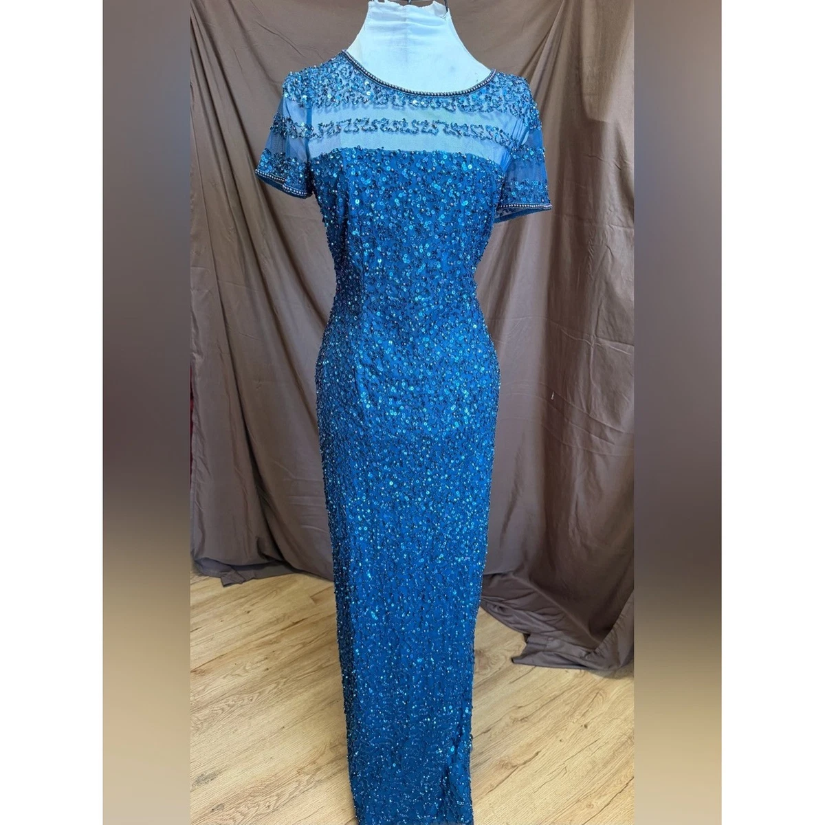 Maxi Vestido Adrianna Papell Azul Lentejuelas Cuentas Malla Ilusión Cuello Alto 6