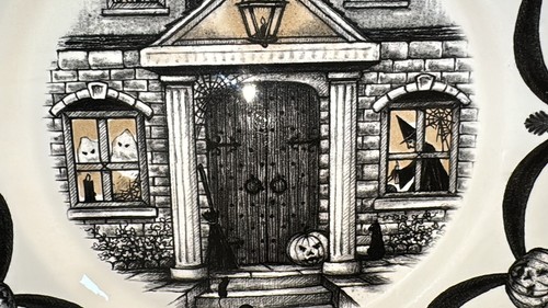 ROYAL STAFFORD 1666 Haunted House Witch Ghost Halloween Dinner Plates 2-Pc 11” - Picture 5 of 11