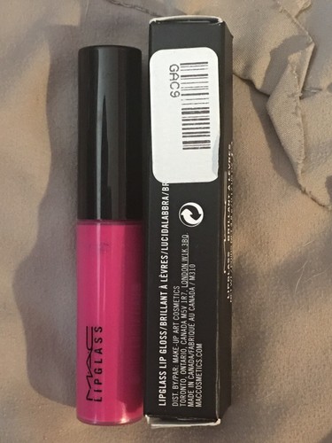 BNIB MAC TRUE BABE Lipglass RIVETING Collection Rare Lipgloss Limited Edition LE - Picture 3 of 3