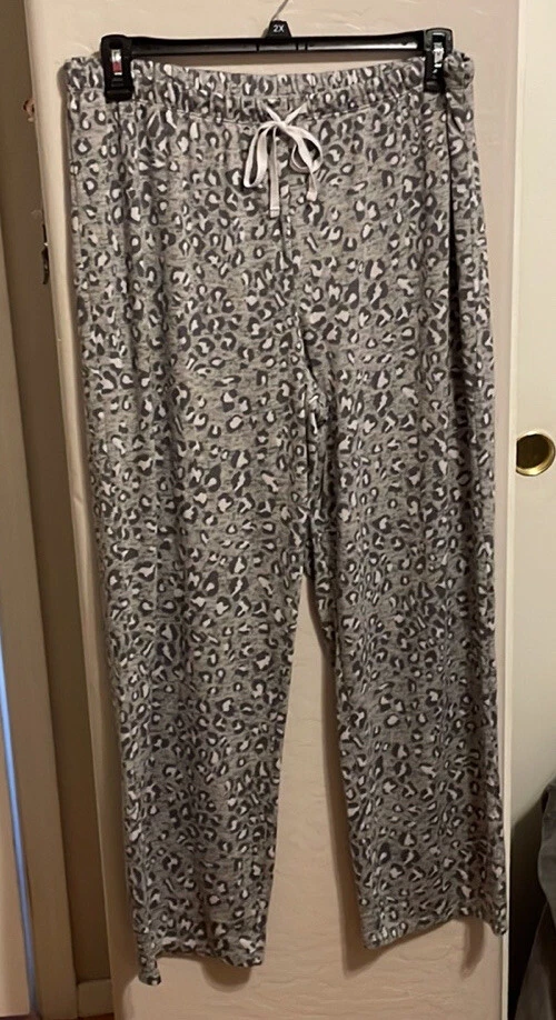 Conjunto de pijama estampado animal XL botón superior 23” parte inferior P2P 36” cintura elástica original $42 Foto 4 de 4