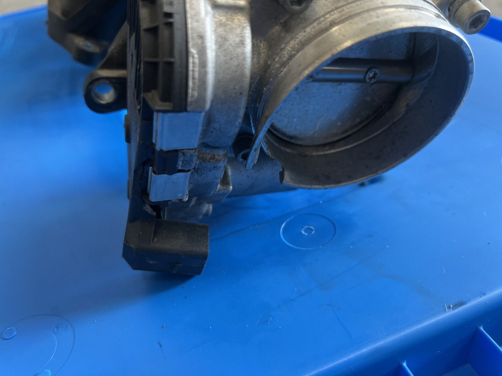 Maserati Ghibli Manifold Cover And Throttle Body