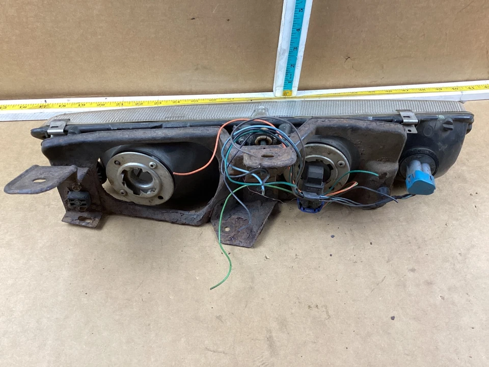 1991-1996 Saturn S Series Front Left Driver Side Headlight Assembly 16512117 - Image 4 of 4