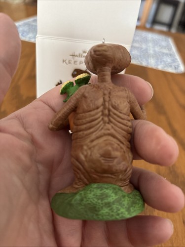 Hallmark Keepsake Ornament 2012 E.T. The Extra-Terrestrial 30th Christmas ET - Picture 5 of 8