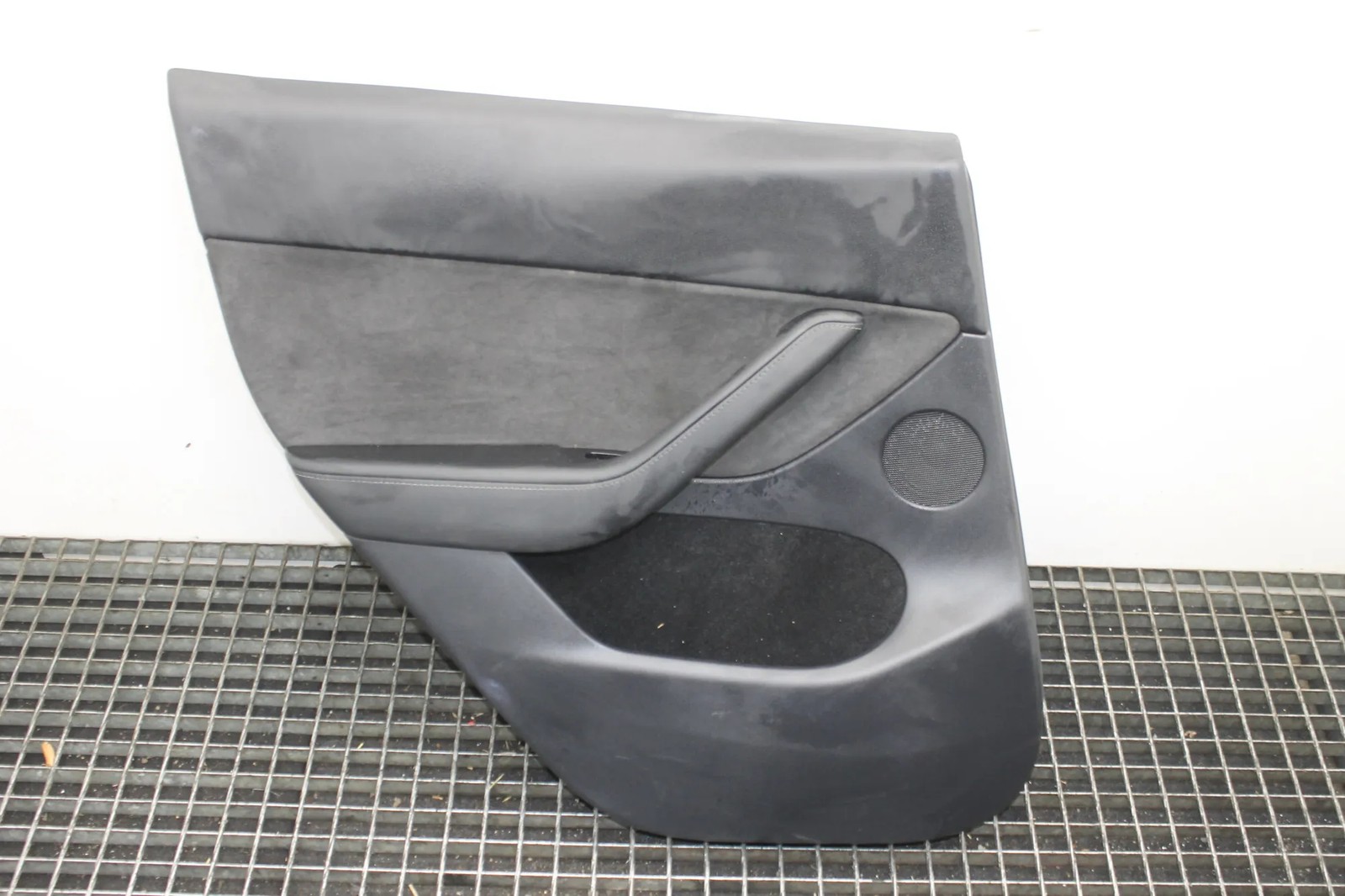 TESLA MODEL Y Rear Left Door Panel 1697296-01-D Electricity 2022 26811460-image