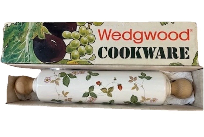 NEVER USED! V RARE Vintage Wedgewood Wild Strawberry Bone China Rolling Pin HTF