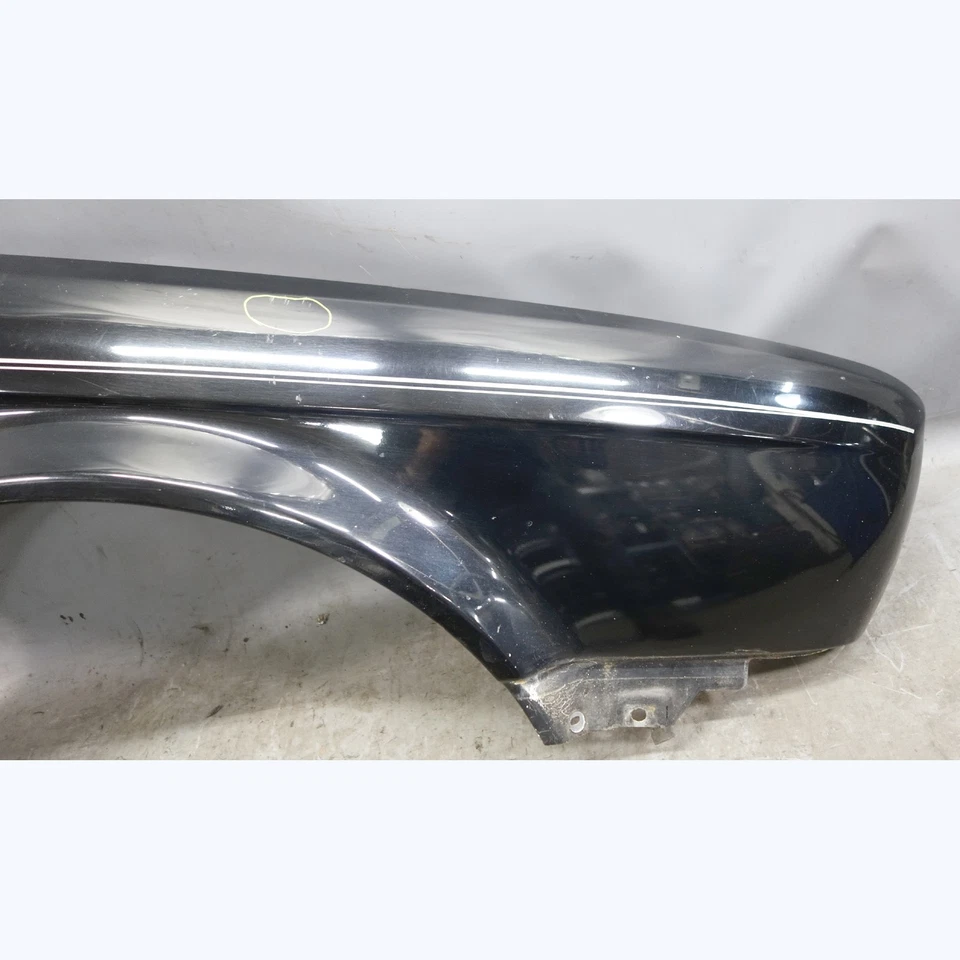 Guardabarros delantero derecho BMW E30 1984-1991 serie 3 cupé sedán dañado negro OEM Foto 3 de 4