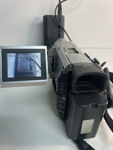 Panasonic NV-Ds88 MiniDV Camcorder Video Camera With Charger & Battery - Picture 3 of 6