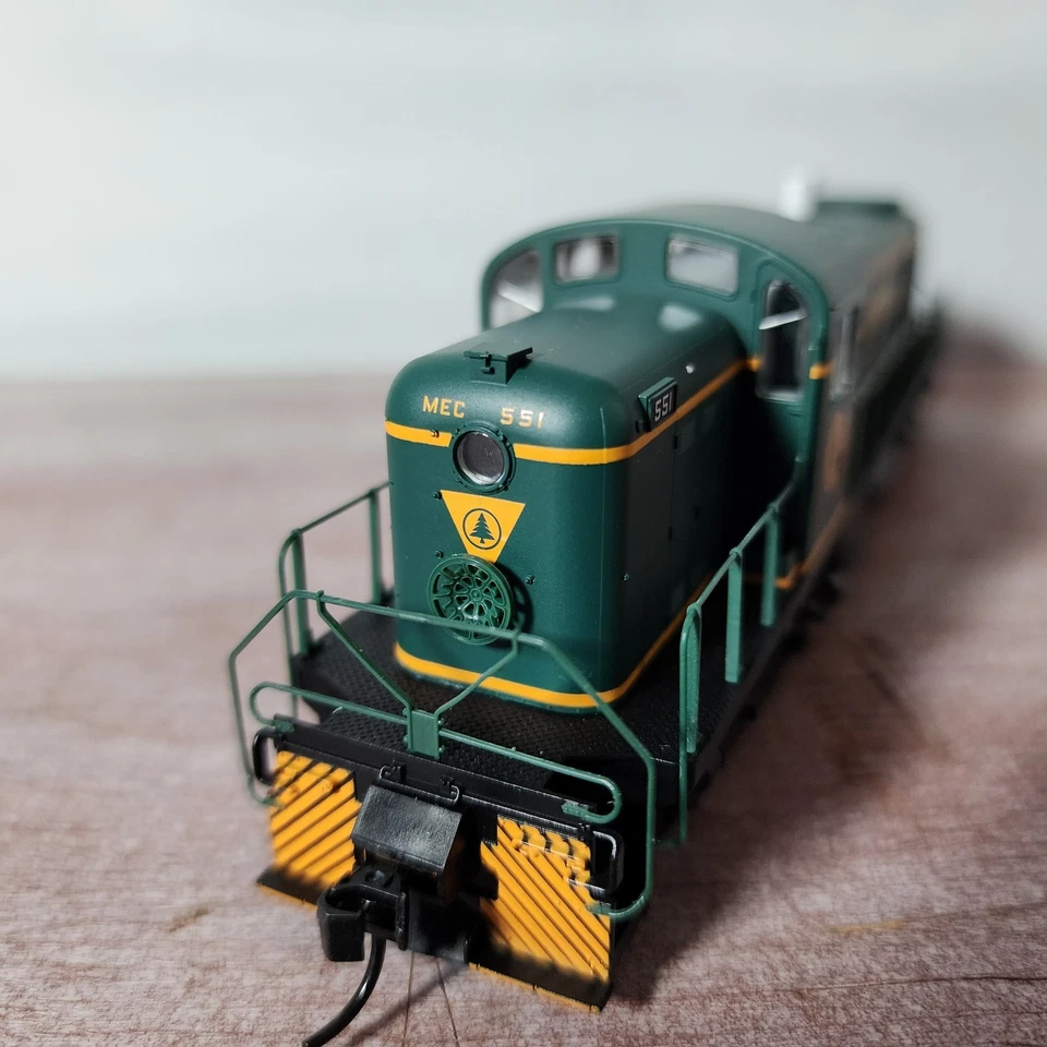 Maine Central RR ALCO RS-2 Diesel #551 Life Like Proto 35104 DCC Ready Plug - Image 4 of 4