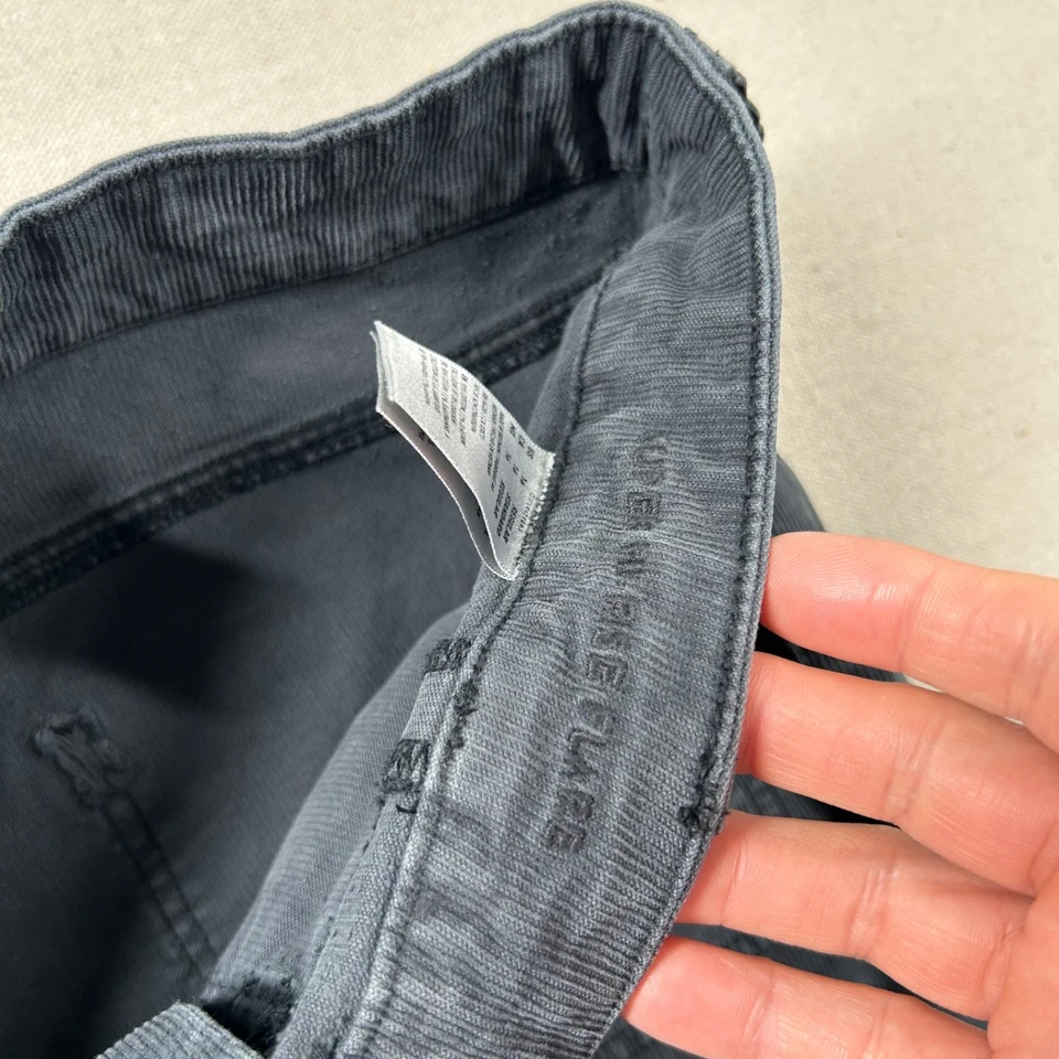 Pantalones de pana American Ealge para mujer 16 tiro súper alto acampanado campana botón inferior Foto 4 de 4