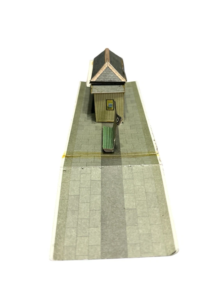1963 MODEL RAILWAY OO GAUGE VINTAGE PRE MADE CARDBOARD PLATFORM BUILDING - Image 3 of 4