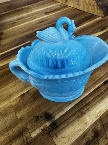 Vintage Westmoreland Slag Milk Glass Swan Creamer Excellent Color And Condition