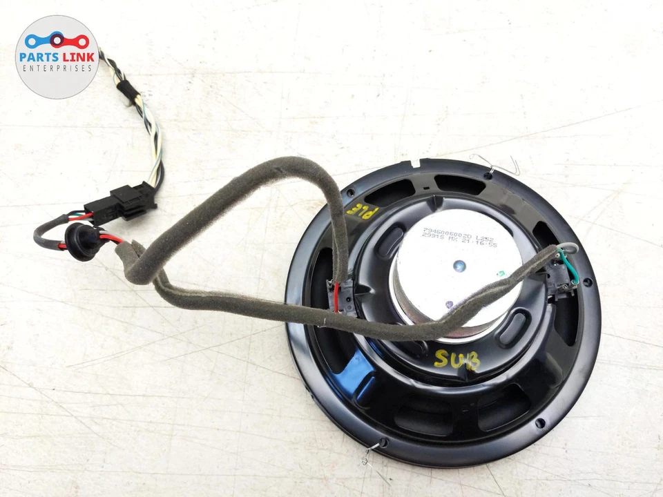 Mercedes GLE63 AMG S 2016-2019 subwoofer trasero altavoz sonido premium W166 Foto 4 de 4