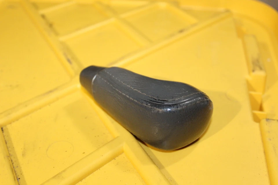 Оригинальный темно-серый переключатель передач для Nissan Armada Infiniti QX56 2004–2007 годов выпуска - Изображение 2 из 3