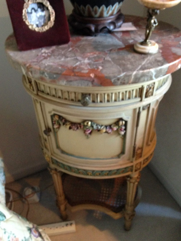 Suite de dormitorio antigua maciza tallada a mano con barbola y caña Foto 3 de 4