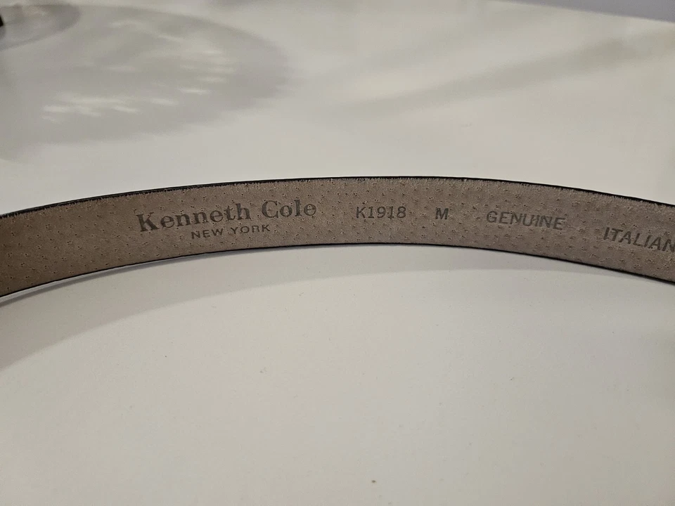Cinto de couro italiano genuíno vintage Kenneth Cole New York, preto, tamanho médio 1,5 - Imagem 4 de 4