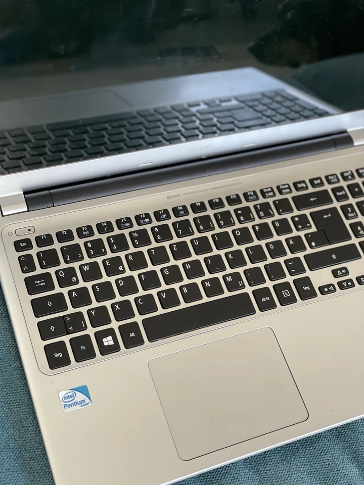 Acer Aspire V5-531 Laptop in gutem Zustand - Bild 3 von 4