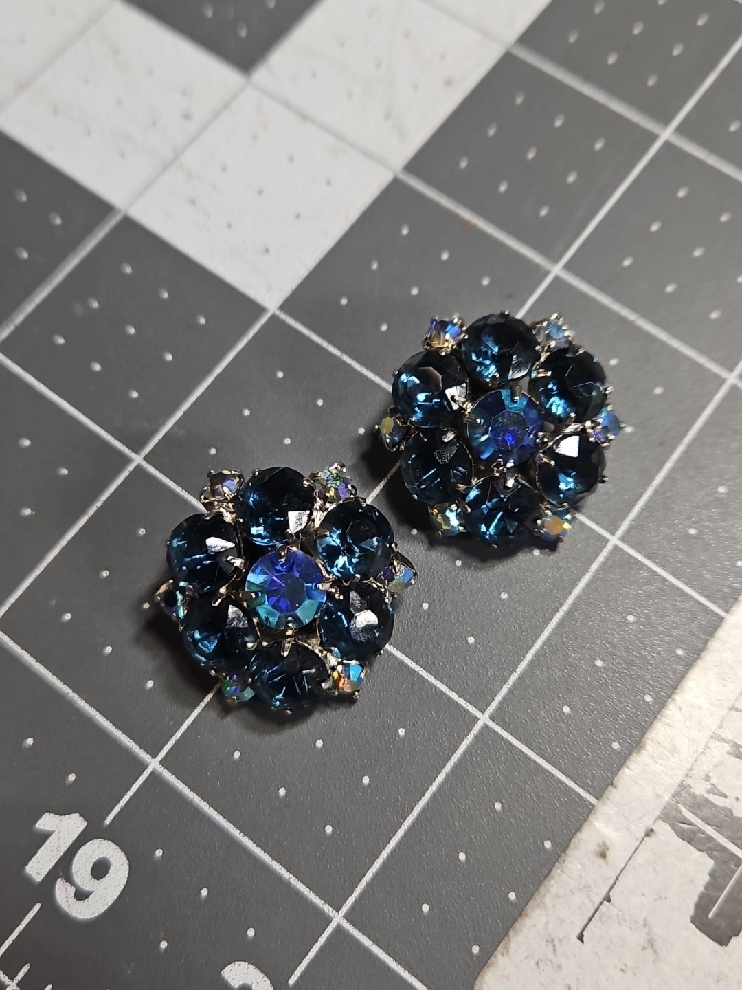Vintage cluster Rhinestone clip on earrings Blue Round Floral Costume Jewelry P2