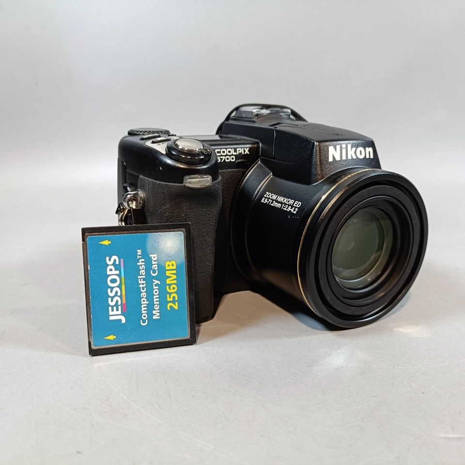 Nikon Coolpix 5700 Digital Camera 5mp 8X Zoom Nikon Digital Camera Tested - Image 2 of 4