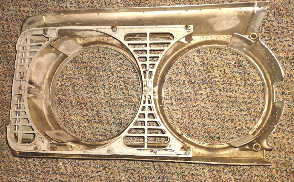 FARO FORD TORINO GT 1969 ORIGINAL USADO BISEL LH Foto 2 de 3