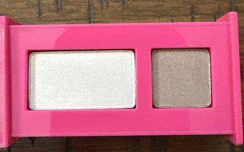 Clinique All About Shadow Duo -04 Ivory bisque, bronze satin, 1.7g/0.06oz - Picture 3 of 4