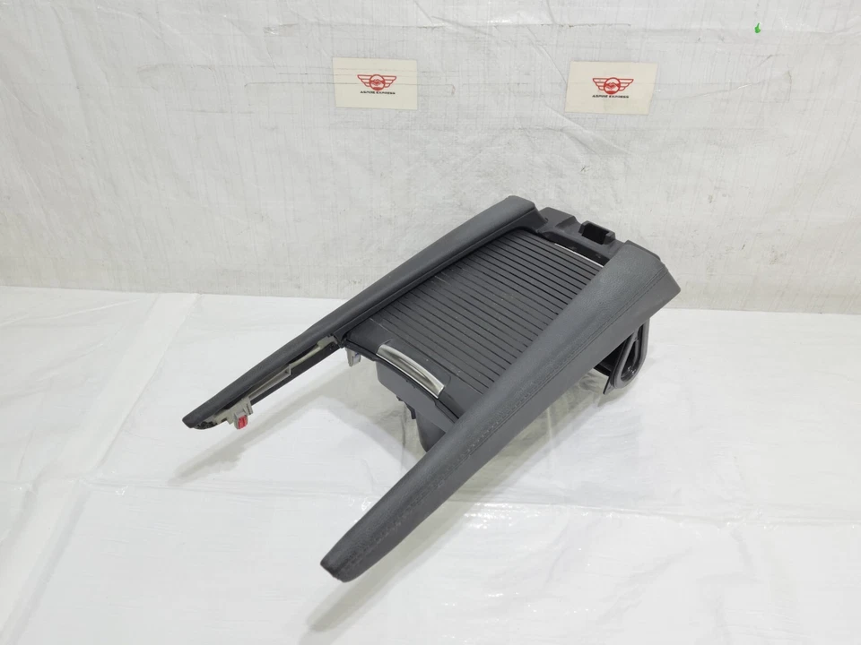 Porta-copo console central Mazda 3 2018 com obturador fabricante de equipamento original - Imagem 2 de 4