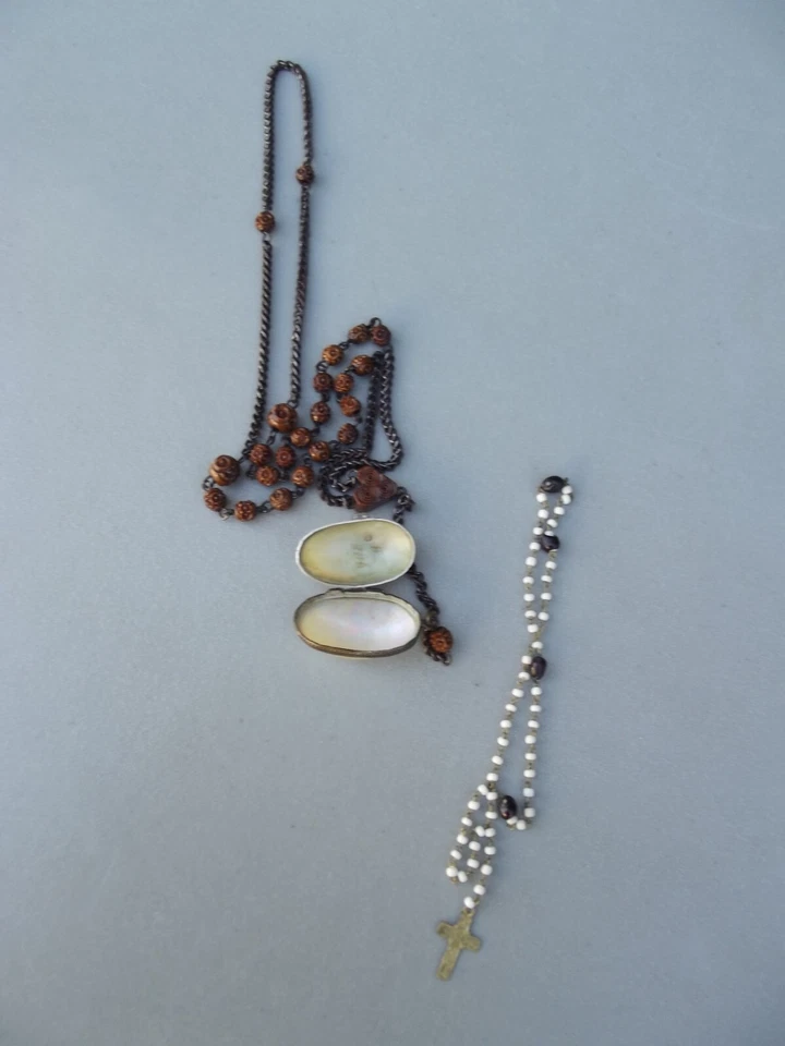 ancien collier œuf en nacre porte chapelet rosaire en bois sculpté XIX eme - Photo 3/4