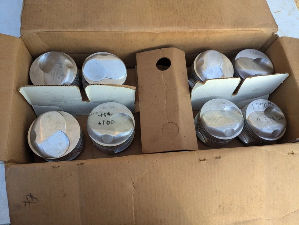 Pistones de carrera forjados Big Block Chevy Aries 454 .100 sobre 13 a 1 compresión Foto 2 de 4