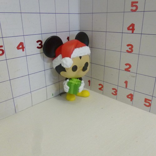 DISNEY "Holiday Mickey" figurine - NEW - Picture 5 of 6