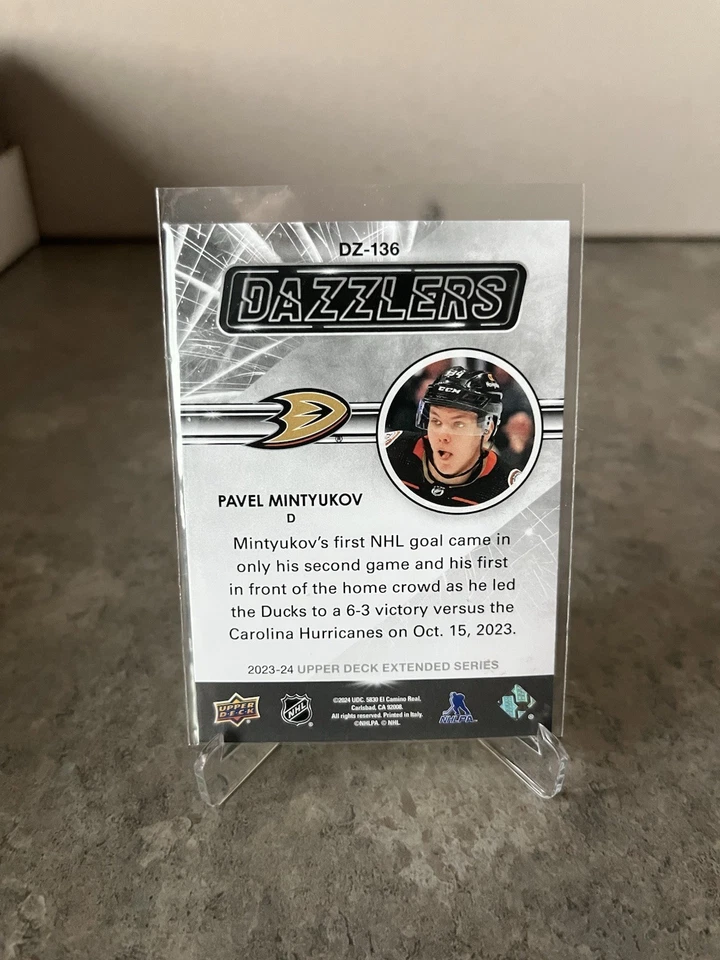 Pavel Mintyukov, Anaheim Ducks 2023-24 Extended Series Green Dazzlers #DZ-136 - Image 2 of 2