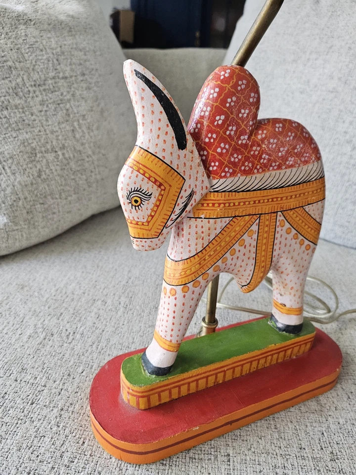 Antigua estatuilla india pintada a mano Nandi tallada de vaca lámpara popular rústica Foto 2 de 4