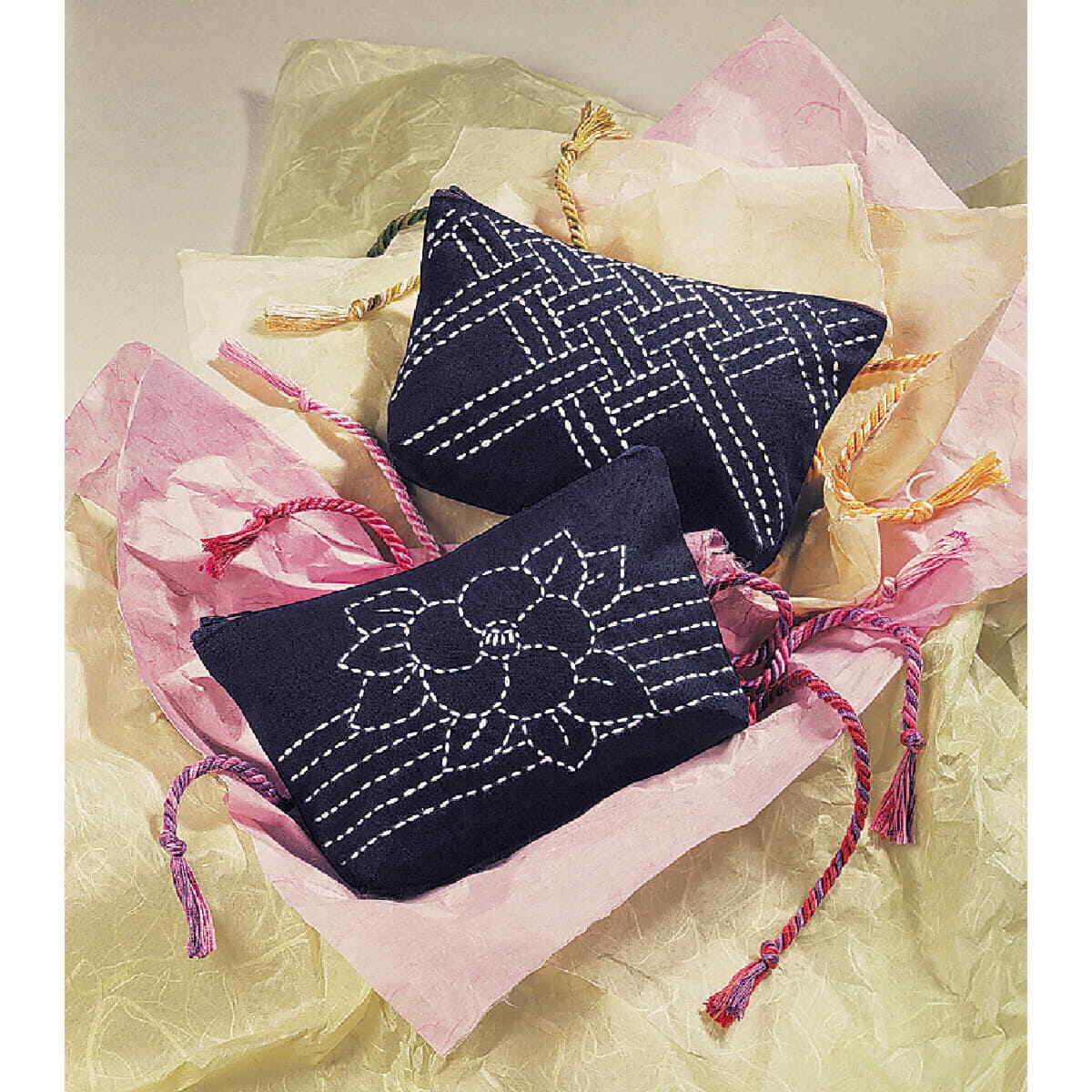 Olympus stamped Sashiko stitch kit ""Pouch"", 12x20x4cm, Original from Japan